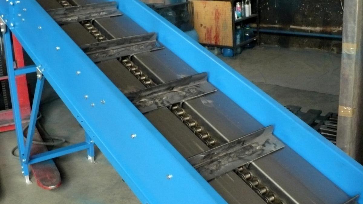 Конвейер цепной для подачи мусора