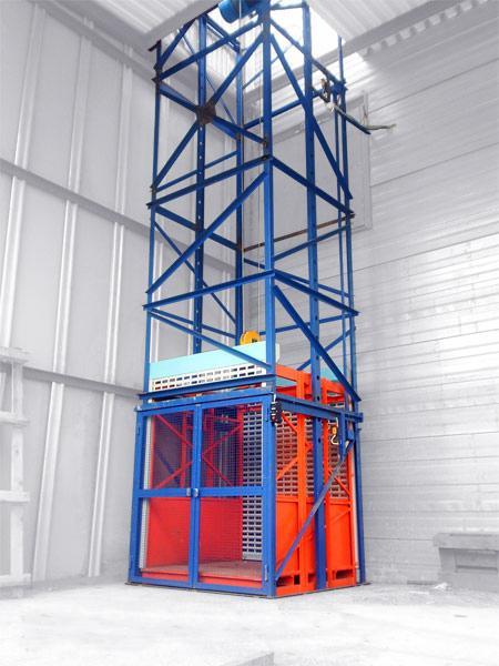Грузовой подъемник для склада